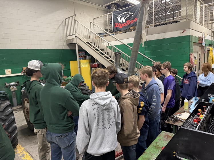 8th grade student tour at Southern Hills CTC