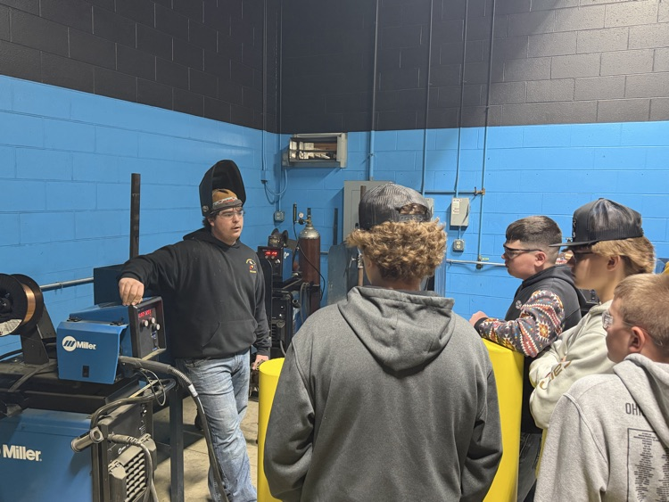 8th grade student tour at Southern Hills CTC