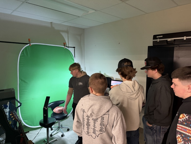 8th grade student tour at Southern Hills CTC