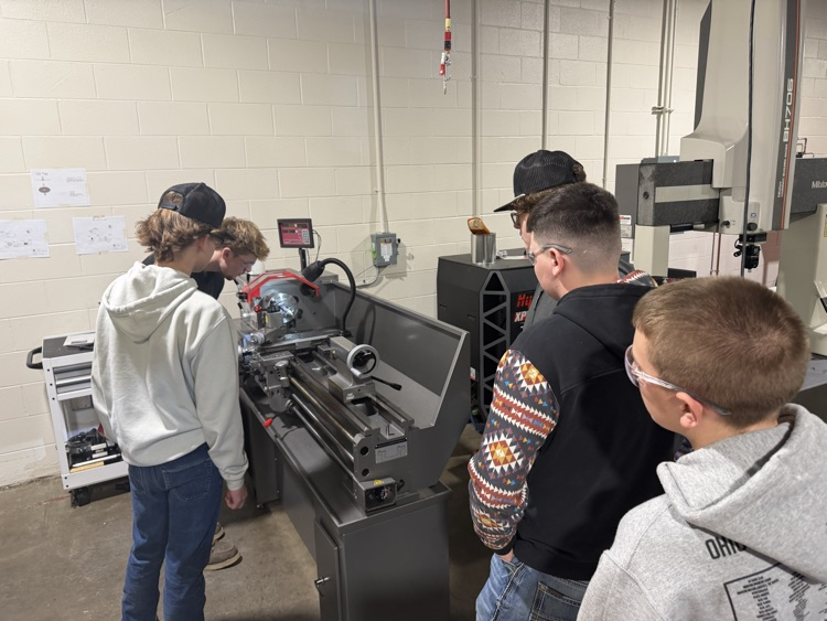 8th grade student tour at Southern Hills CTC