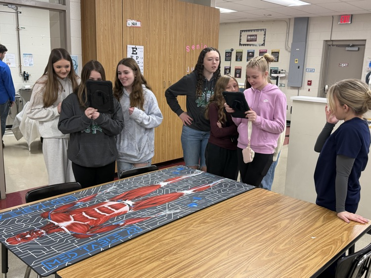 8th grade student tour at Southern Hills CTC