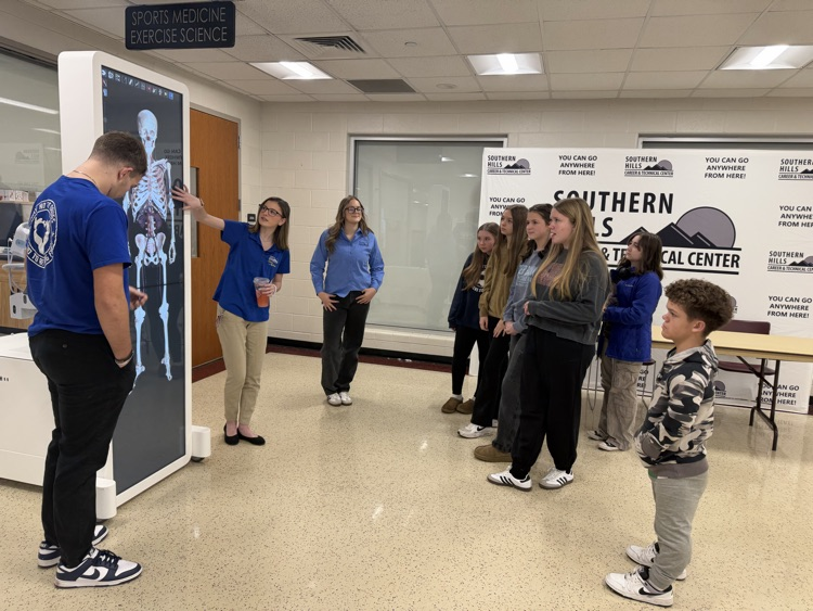 8th grade student tour at Southern Hills CTC