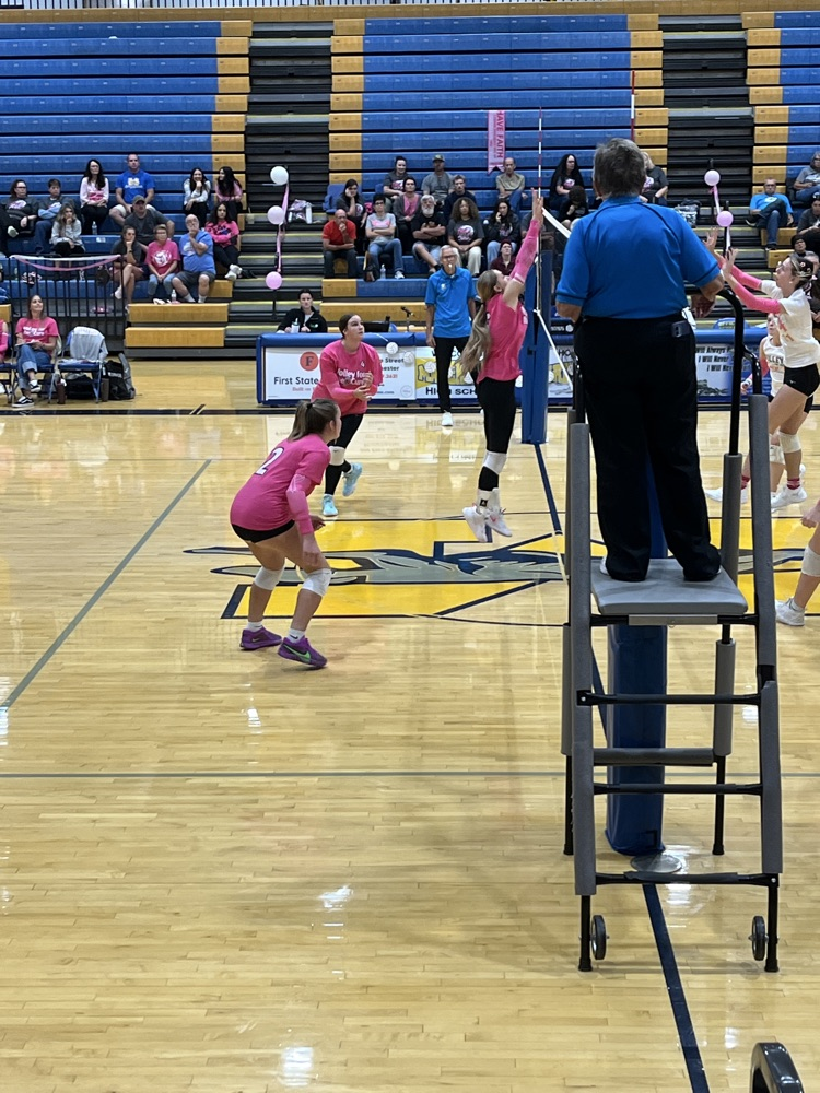 varsity volleyball at Manchester
