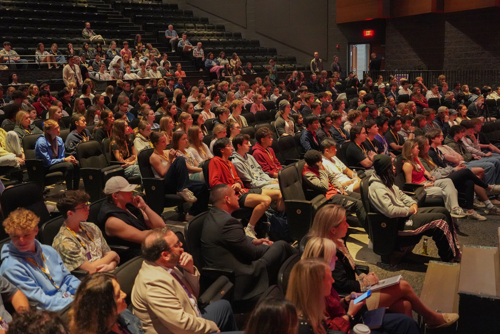 Fayetteville High School welcomed U.S. Representative Steve Womack and Sang Yi, Acting Administrator of the U.S. Maritime Administration, to speak with students about leadership, service, and staying true to your values. 