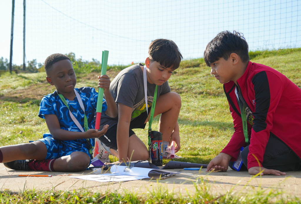 Students from John L Colbert Middle School Outdoor Adventure program teamed up with Fayetteville High School’s Aerodynamics and Space team at Kessler Park for an exciting hands-on experience!