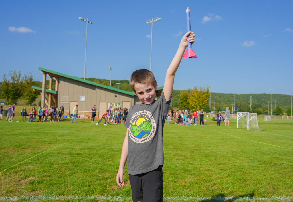 Students from John L Colbert Middle School Outdoor Adventure program teamed up with Fayetteville High School’s Aerodynamics and Space team at Kessler Park for an exciting hands-on experience!