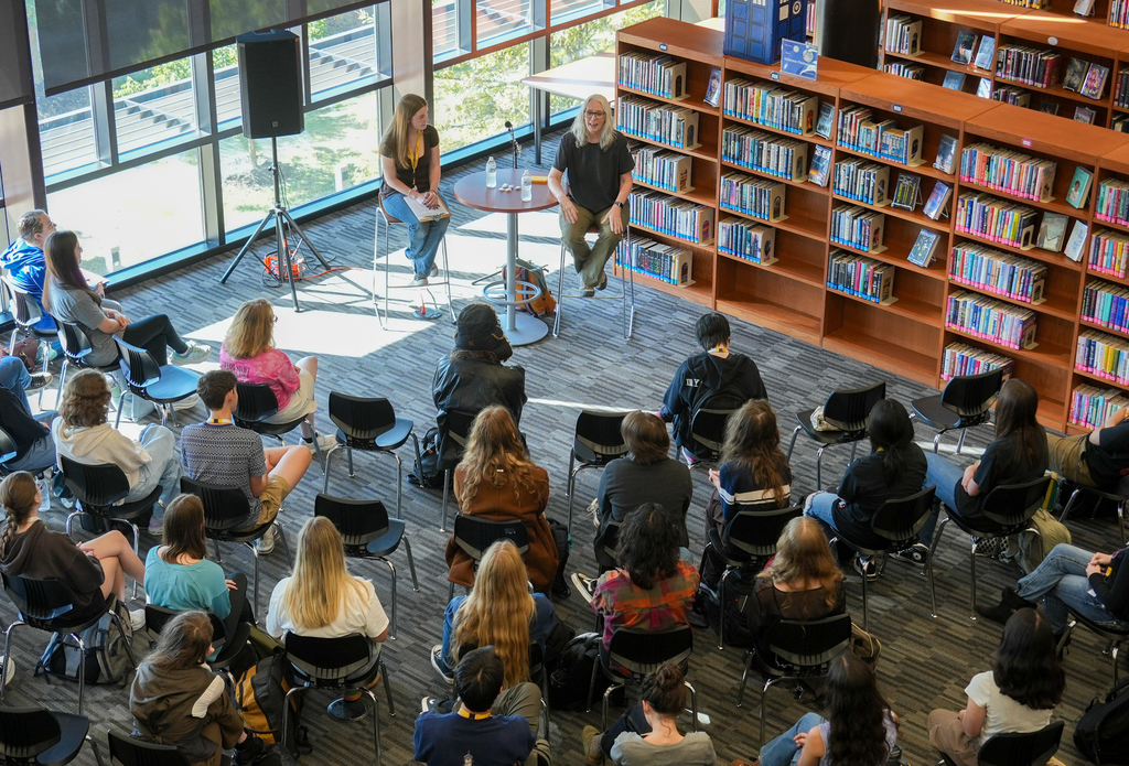 Fayetteville Public Schools was thrilled to welcome award-winning author Laurie Halse Anderson as part of the Blair Lecture Series, made possible through our annual partnership with the Fayetteville Public Library and the Fayetteville Public Education Foundation. Students from both our junior high and high schools were inspired by the New York Times best-selling author and her impactful stories. 💜