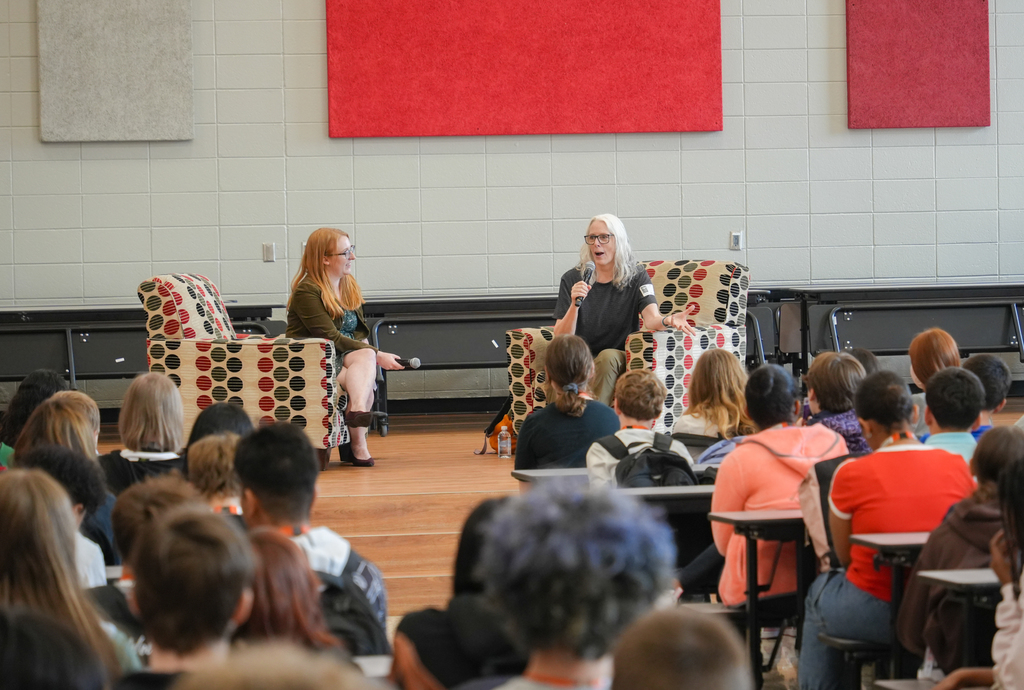 Fayetteville Public Schools was thrilled to welcome award-winning author Laurie Halse Anderson as part of the Blair Lecture Series, made possible through our annual partnership with the Fayetteville Public Library and the Fayetteville Public Education Foundation. Students from both our junior high and high schools were inspired by the New York Times best-selling author and her impactful stories. 💜