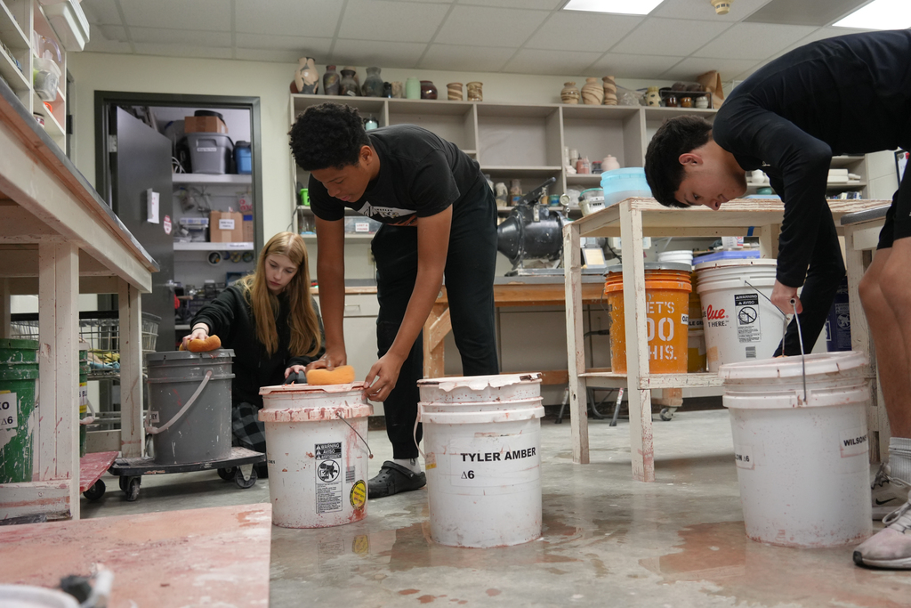 FHS Serves Community Service Day for 9th & 11th grade students at FHS. Student volunteer at different organizations around the district.