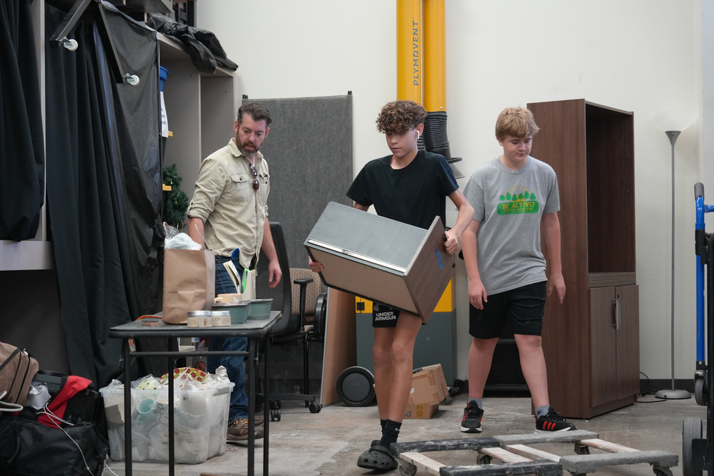 FHS Serves Community Service Day for 9th & 11th grade students at FHS. Student volunteer at different organizations around the district.