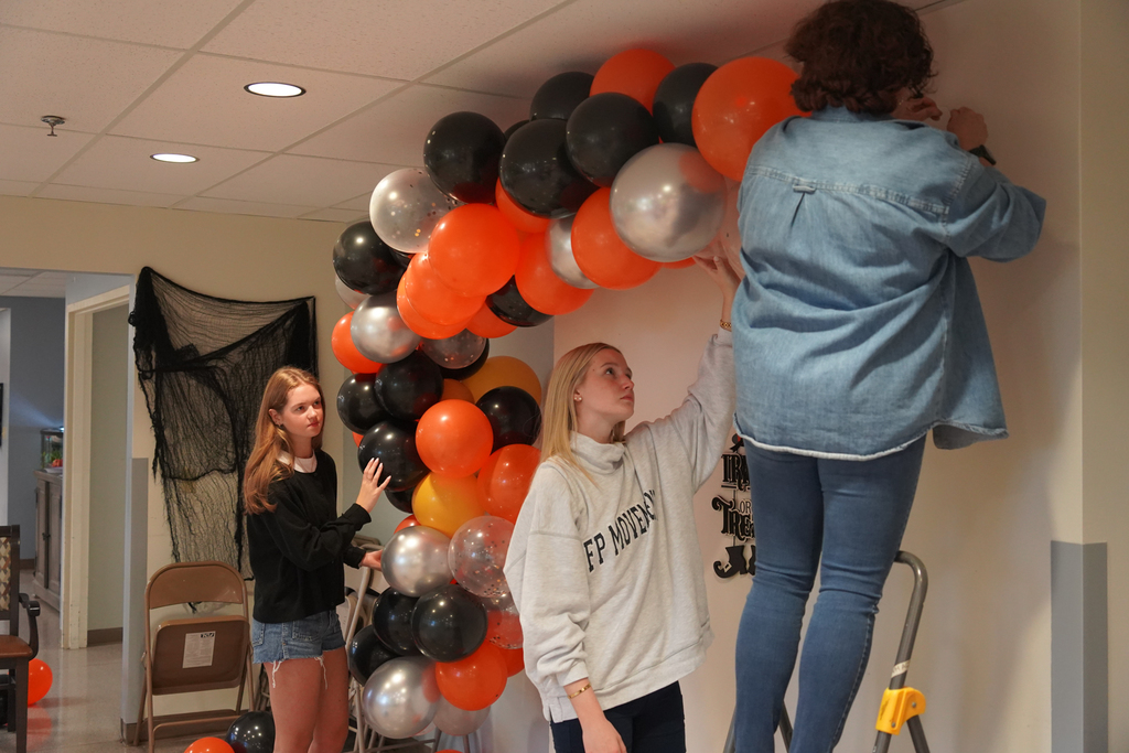 FHS Serves Community Service Day for 9th & 11th grade students at FHS. Student volunteer at different organizations around the district.
