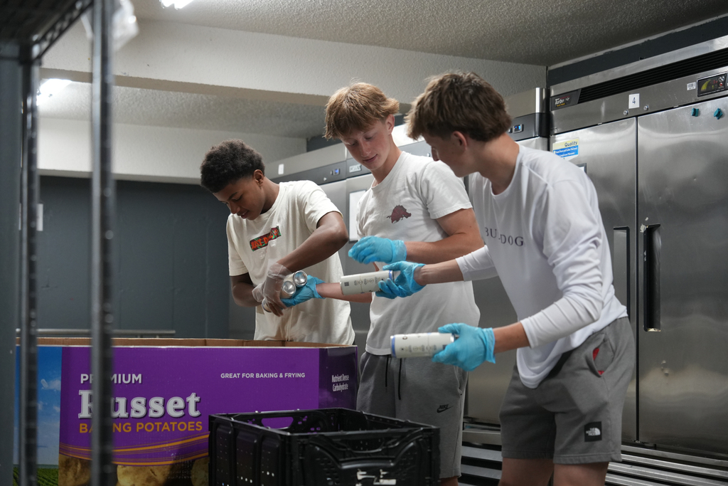FHS Serves Community Service Day for 9th & 11th grade students at FHS. Student volunteer at different organizations around the district.