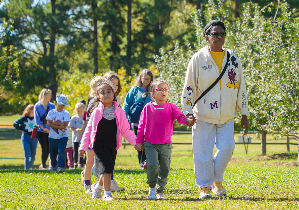 Washington Elementary first graders had a wonderful day at Apple Seeds farm!