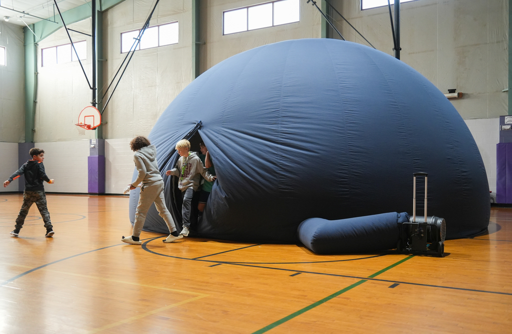 The Arkansas SkyDome Planetarium brought the wonders of space to Holt Middle School 5th graders! Inside the giant inflatable dome, students explored the Moon’s surface, identified constellations, and discovered fascinating facts about planets, stars, and galaxies. The immersive experience sparked curiosity and excitement about astronomy and science. 💜 #fpsteachloveinspire