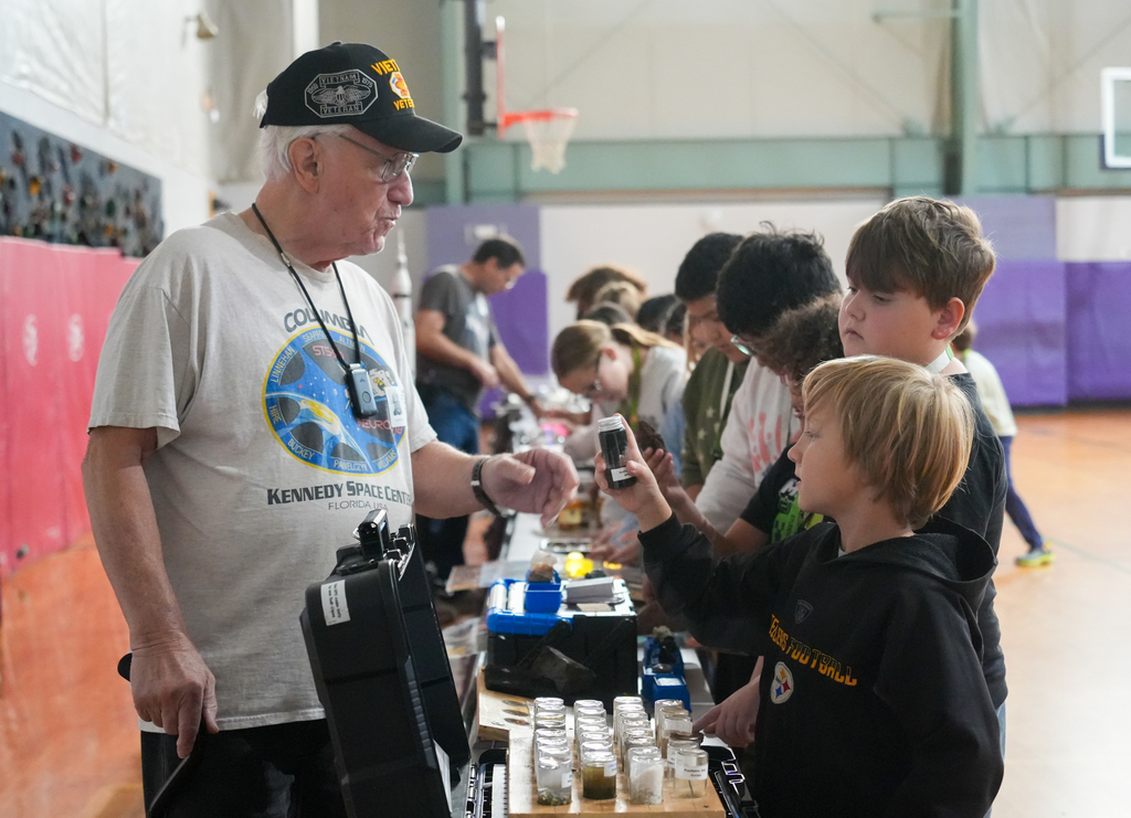 The Arkansas SkyDome Planetarium brought the wonders of space to Holt Middle School 5th graders! Inside the giant inflatable dome, students explored the Moon’s surface, identified constellations, and discovered fascinating facts about planets, stars, and galaxies. The immersive experience sparked curiosity and excitement about astronomy and science. 💜 #fpsteachloveinspire