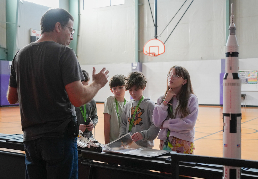 The Arkansas SkyDome Planetarium brought the wonders of space to Holt Middle School 5th graders! Inside the giant inflatable dome, students explored the Moon’s surface, identified constellations, and discovered fascinating facts about planets, stars, and galaxies. The immersive experience sparked curiosity and excitement about astronomy and science. 💜 #fpsteachloveinspire