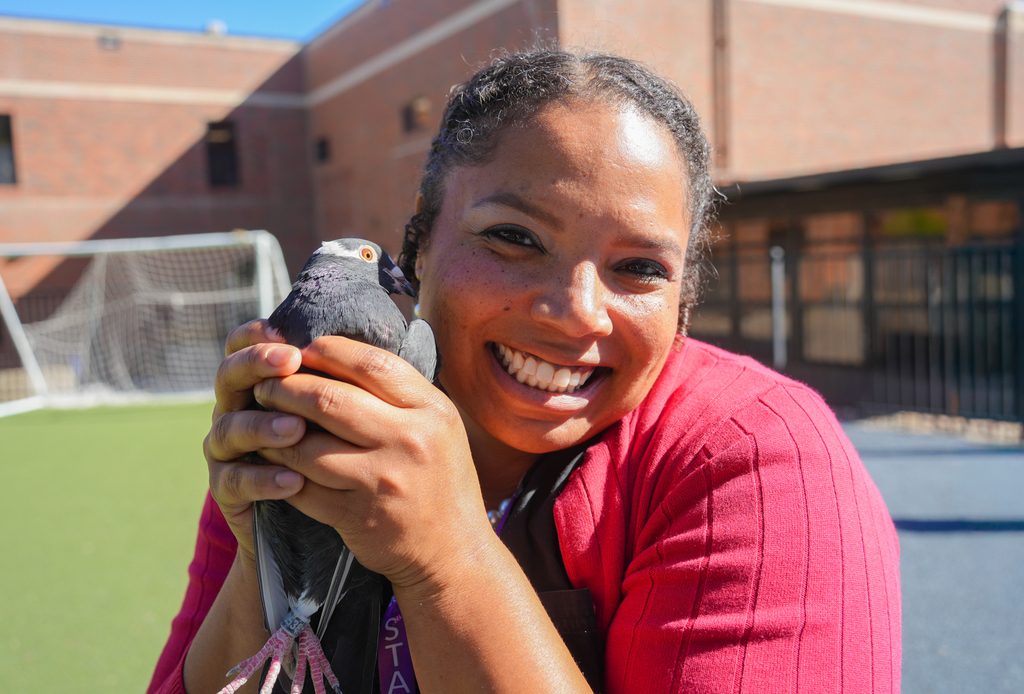 Students in Mr. Bowers’ class have been exploring how the structures of living things help them survive and thrive. They got an up-close look at homing pigeons, examining the birds’ beaks, wings, and feet while discussing how each feature helps them adapt and survive in their environment. Such an exciting hands-on learning experience! 💜 #fpsteachloveinspire