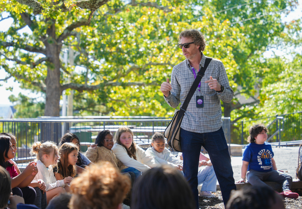 Students in Mr. Bowers’ class have been exploring how the structures of living things help them survive and thrive. They got an up-close look at homing pigeons, examining the birds’ beaks, wings, and feet while discussing how each feature helps them adapt and survive in their environment. Such an exciting hands-on learning experience! 💜 #fpsteachloveinspire