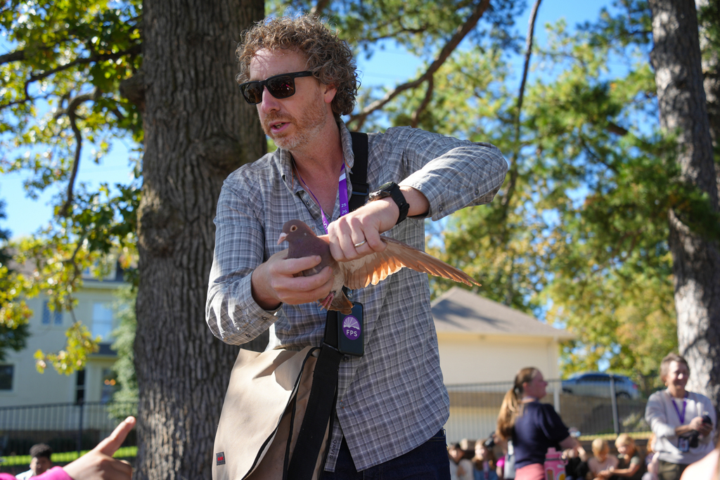 Students in Mr. Bowers’ class have been exploring how the structures of living things help them survive and thrive. They got an up-close look at homing pigeons, examining the birds’ beaks, wings, and feet while discussing how each feature helps them adapt and survive in their environment. Such an exciting hands-on learning experience! 💜 #fpsteachloveinspire