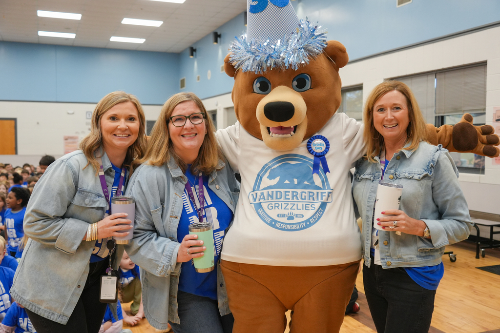 This year, Vandergriff Elementary celebrated 30 years of learning, community, and Grizzly pride with a special event honoring this milestone! 🎉