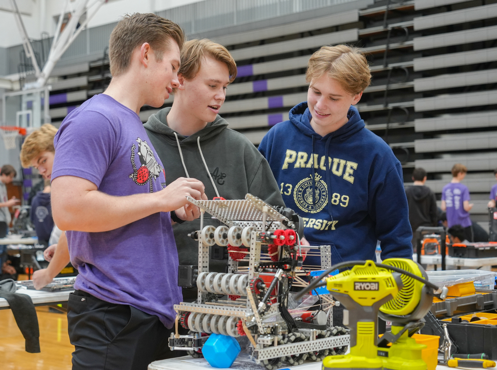 Fayetteville High School robotics team, DogByte, recently hosted one of the first robotics competitions of the season in Arkansas!