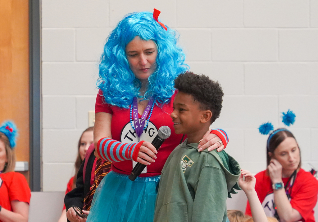 Holcomb Elementary had the joy of welcoming Andrea L. Rogers, a member of the Cherokee Nation and 2025 Caldecott Medal winner! As part of Read Across America Week, Ms. Rogers shared her award-winning book “Chooch Helped”, introducing students to meaningful elements of Cherokee culture and language through storytelling. Thank you, Andrea, for inspiring our young readers and sharing your story with us!