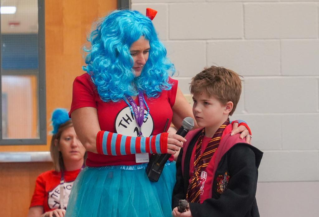 Holcomb Elementary had the joy of welcoming Andrea L. Rogers, a member of the Cherokee Nation and 2025 Caldecott Medal winner! As part of Read Across America Week, Ms. Rogers shared her award-winning book “Chooch Helped”, introducing students to meaningful elements of Cherokee culture and language through storytelling. Thank you, Andrea, for inspiring our young readers and sharing your story with us!