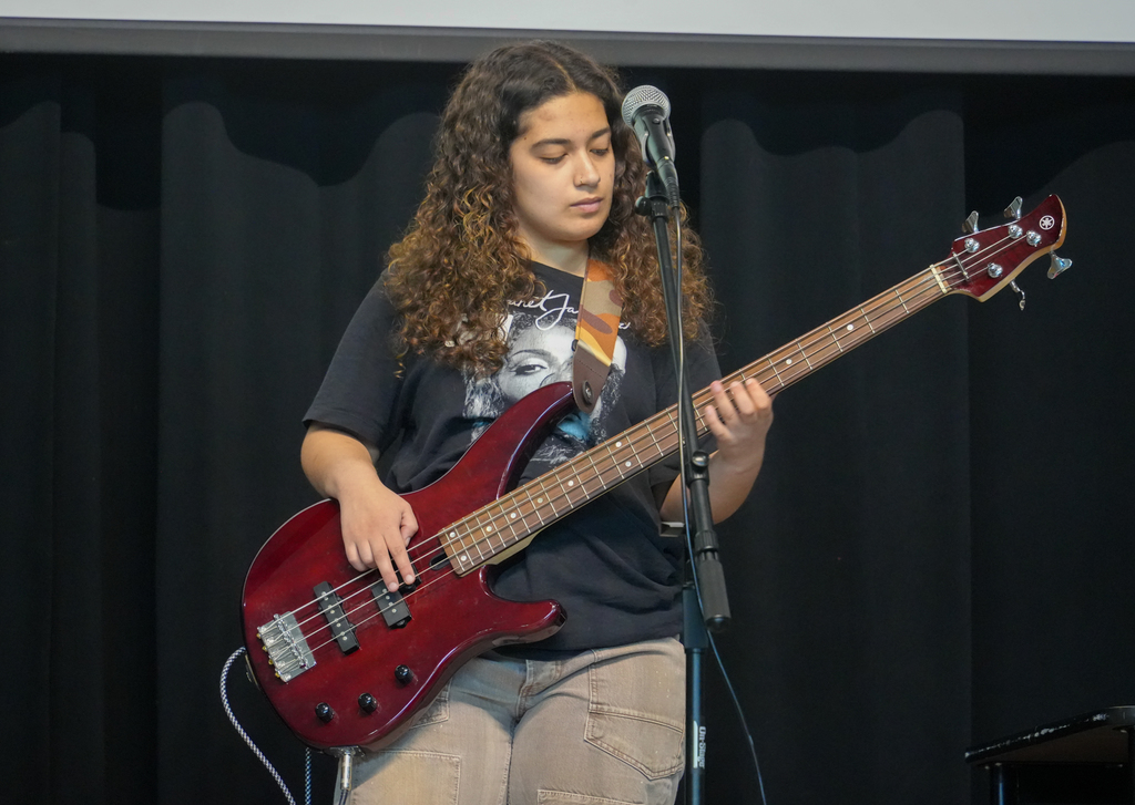 Northwest Arkansas’ RockEd visited John L Colbert Middle School to celebrate Women’s History Month in music! Students had a blast singing, clapping, and playing along while learning about influential women who have shaped the music industry. It was a fun and interactive way to celebrate the impact of women in music!