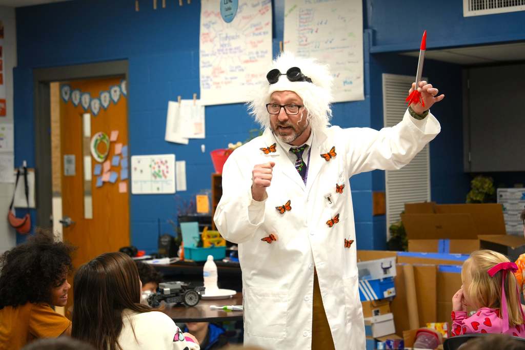 Holt Middle School principal Matt Morning and John L Colbert Middle School principal Warren Collier visited several elementary schools this morning to promote the exciting new Middle School Choice options that will be offered at those two schools next year. 