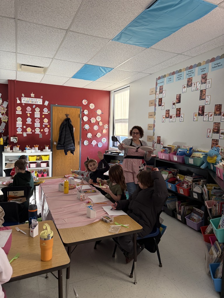Mrs. Cominsky's class celebrates iReady goal!