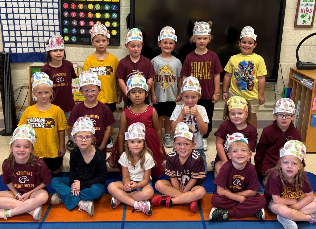 students show off their hats for homecoming spirit