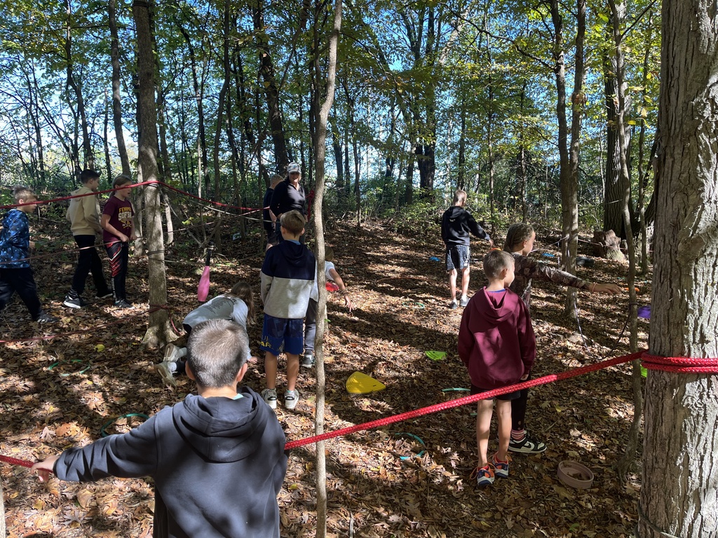 students do team building activities at bethel horizons