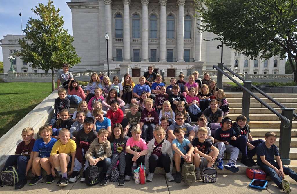4th grade students pose for a picture outside the capitol