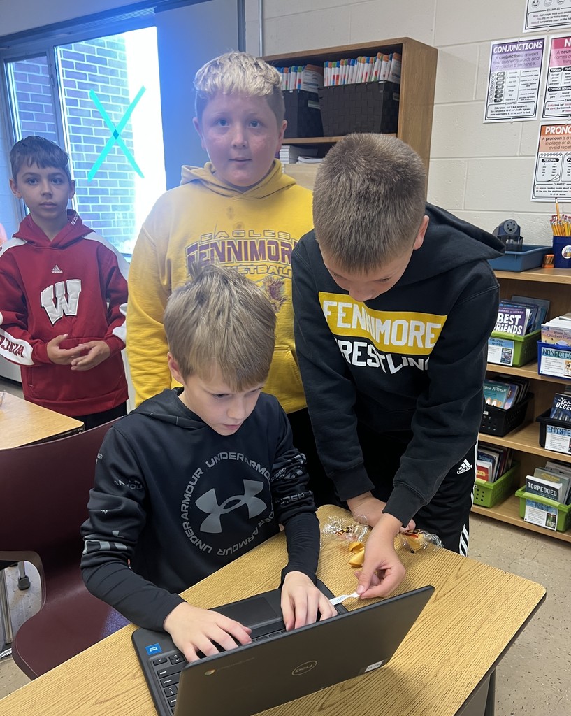 students do a typing race on the chromebook in teams