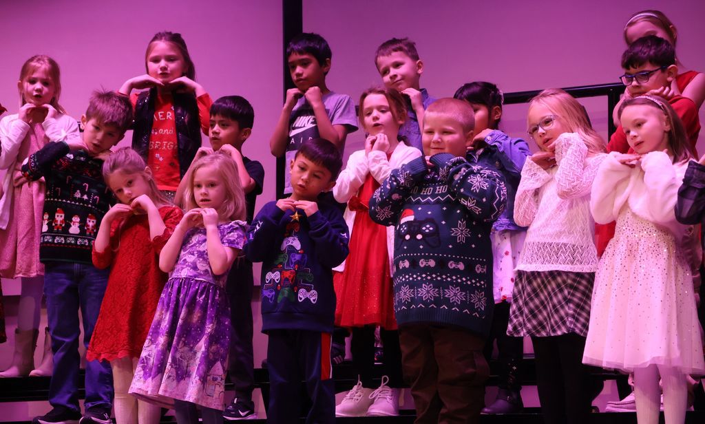 1st grade elementary students sing at their concert