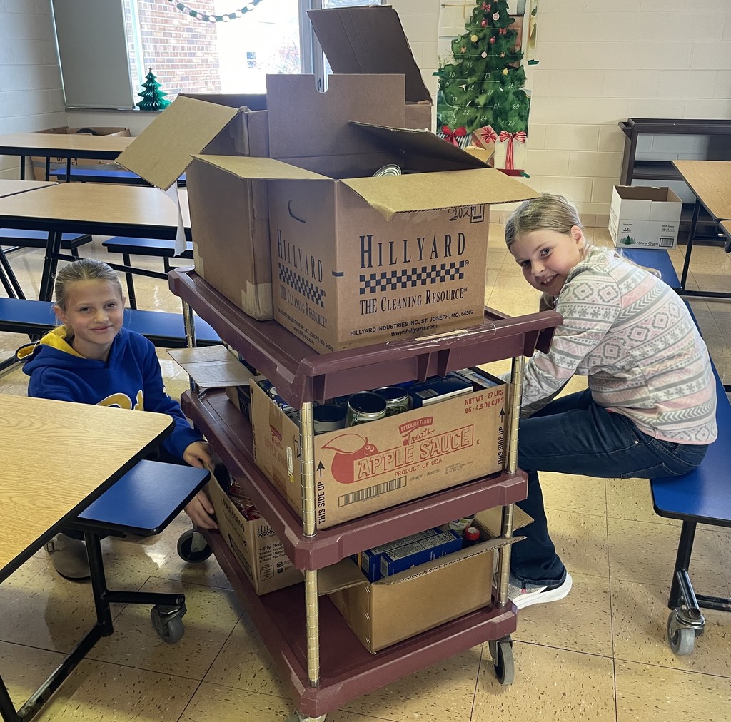  student council members pack the food into boxes