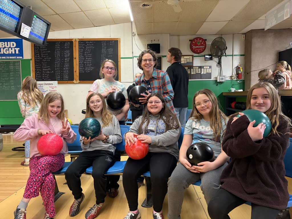 5th graders and Mrs. Bunn  pose for a picture at the bowling alley