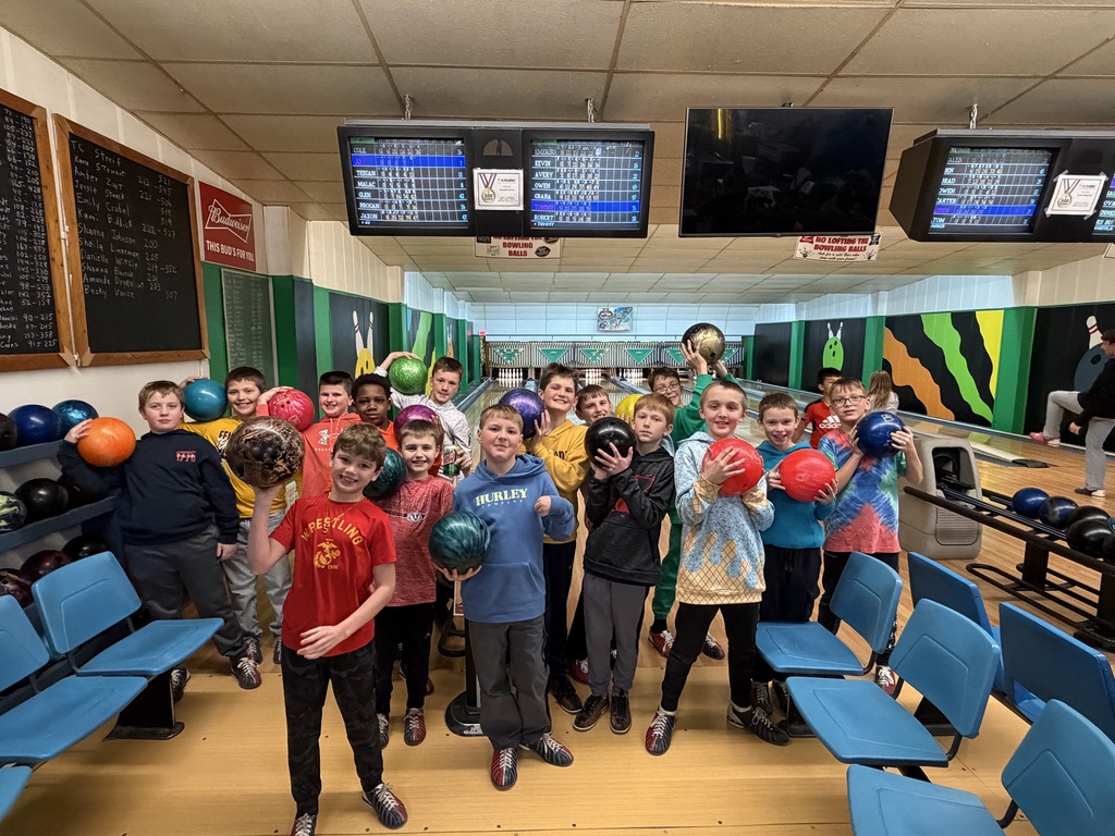 5th graders pose for a picture at the bowling alley