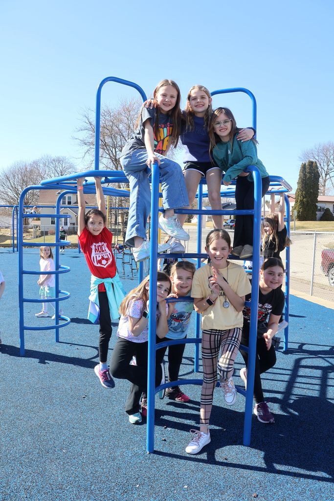 students play on the playground for extra PBIS reward recess