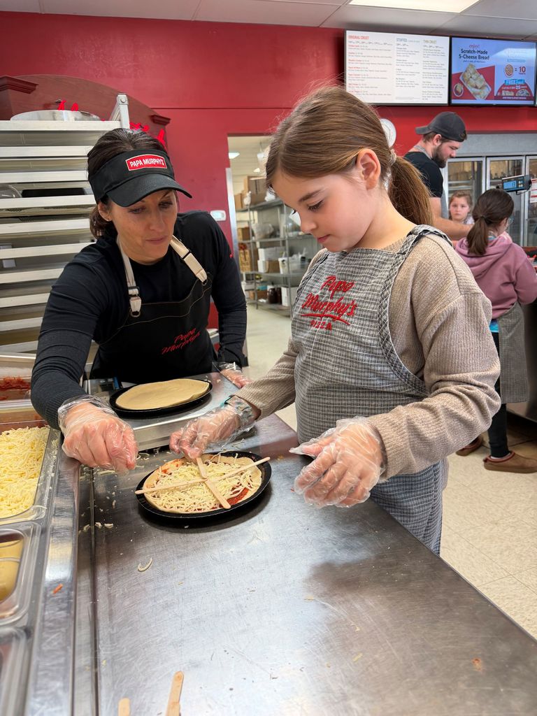 students make a pizza at papa murphys