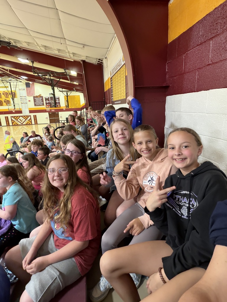 5th graders enjoying the show