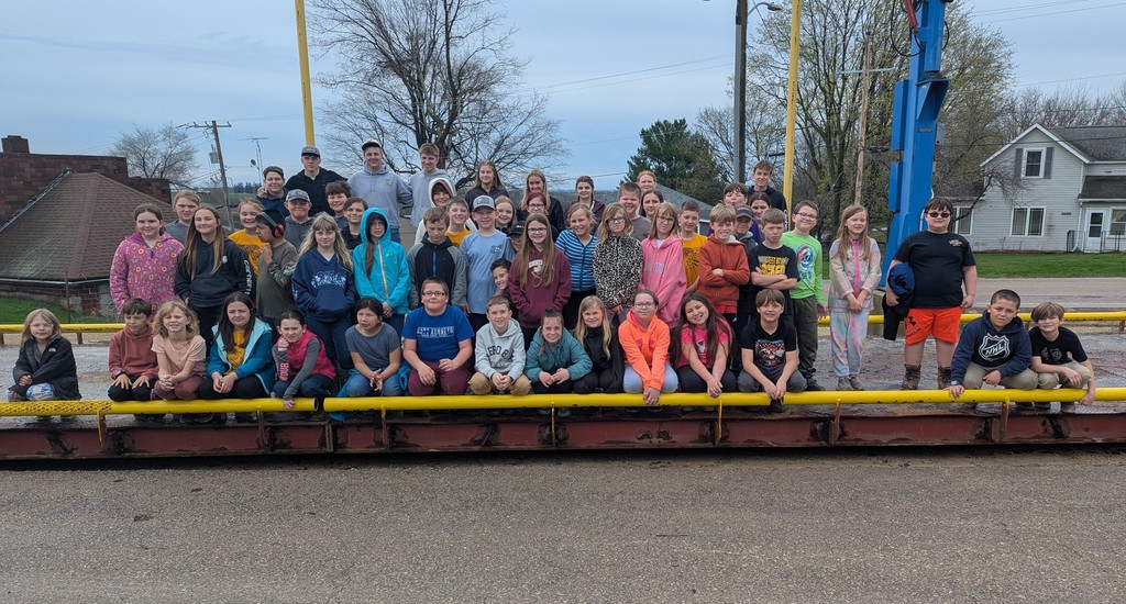 the whole fourth grade pose for a picture