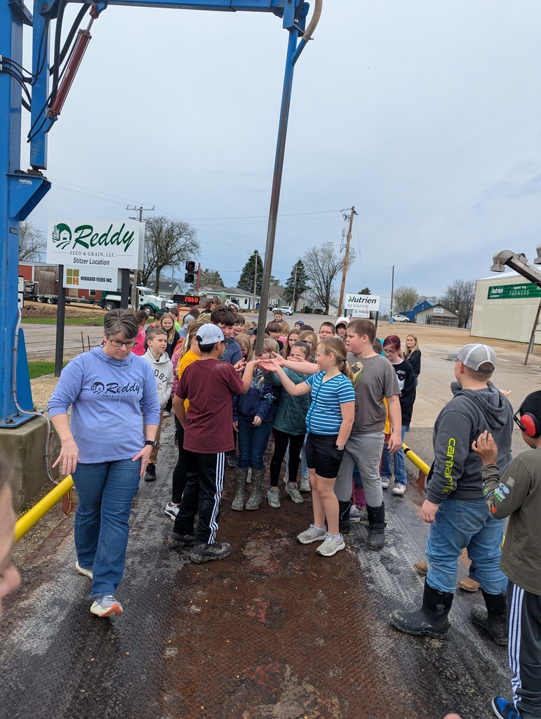 students on a field trip at Ready Ag