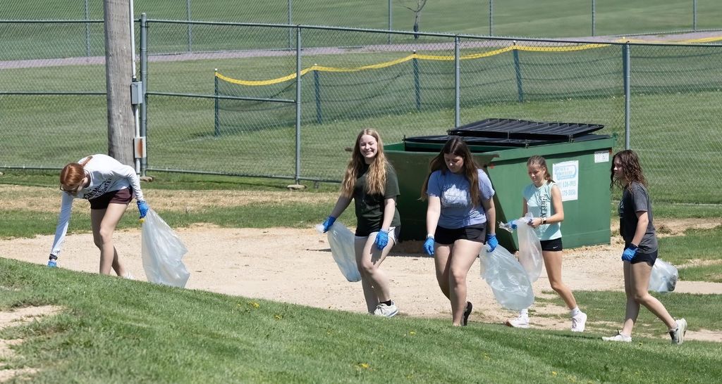 students pick up trash on earth day