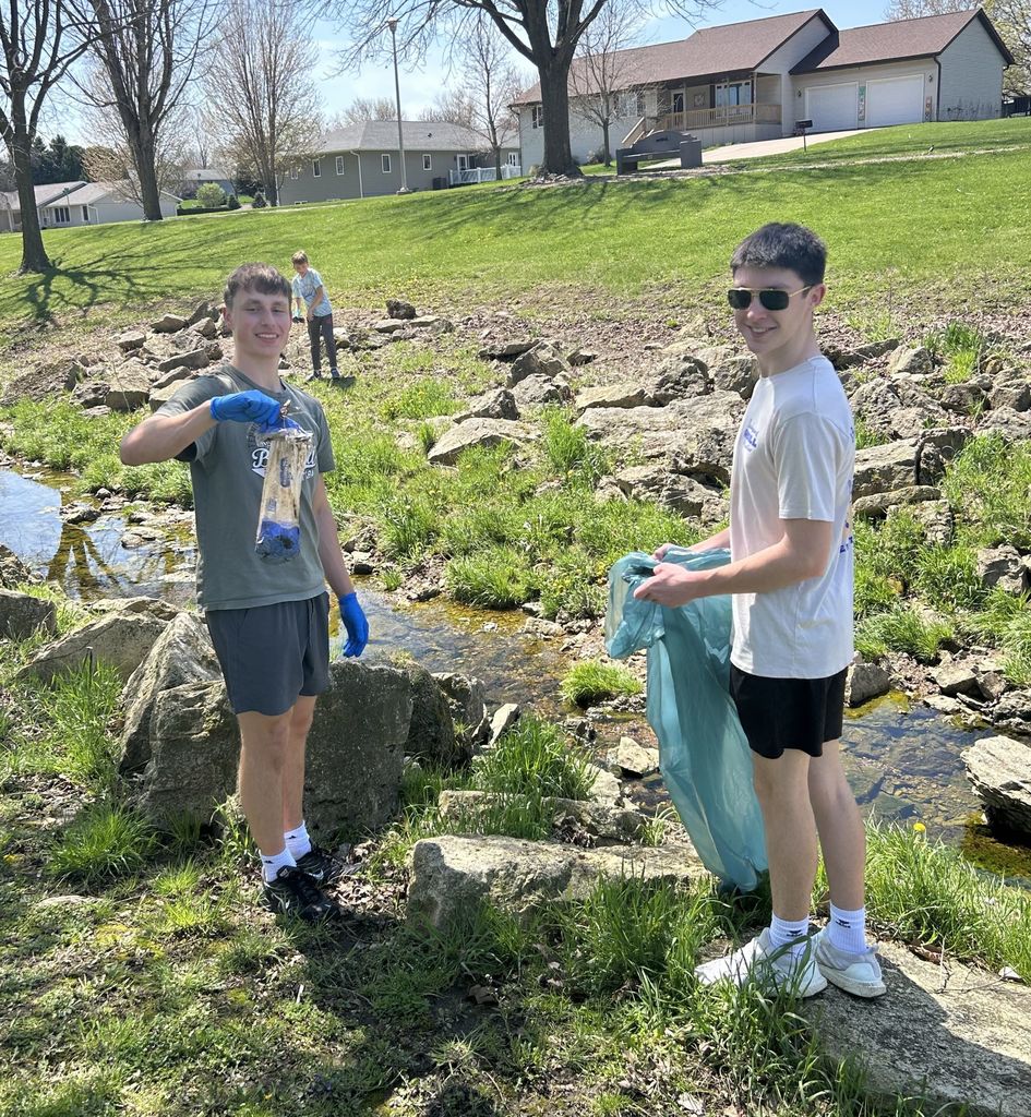 students pick up trash on earth day