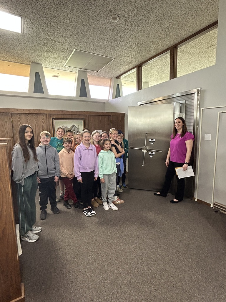 students listen to the bank worker on the tour 