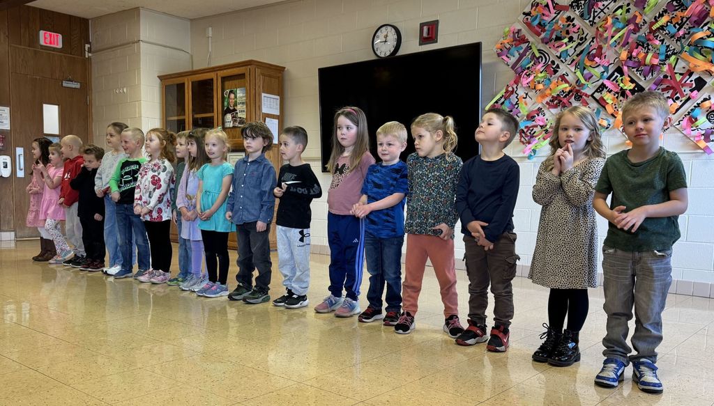 4K students sing a song for their moms