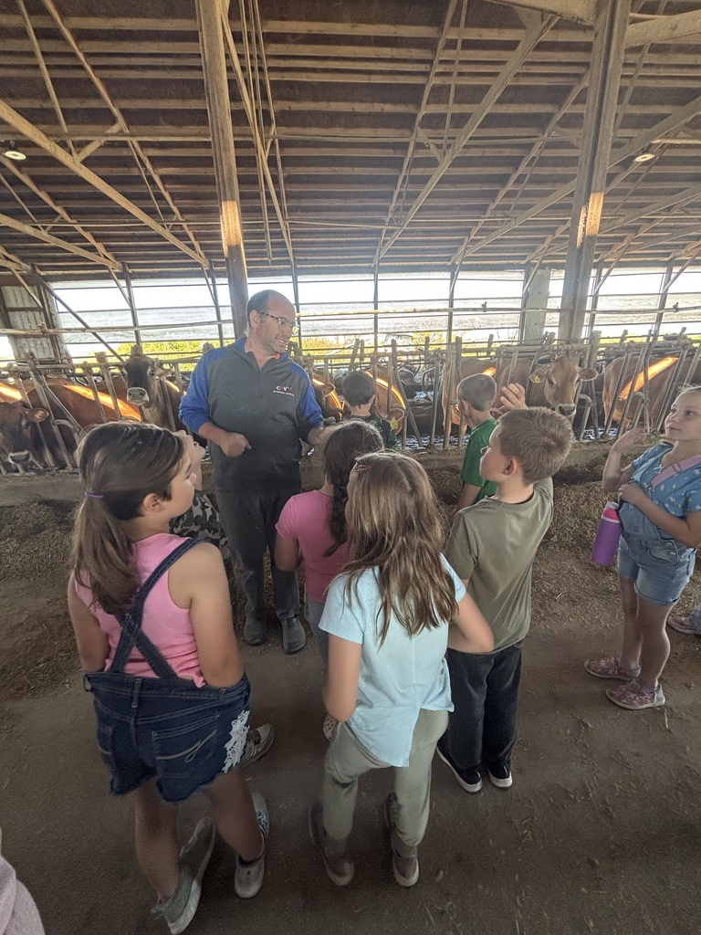 students learn about Orthridge dairy from its owner