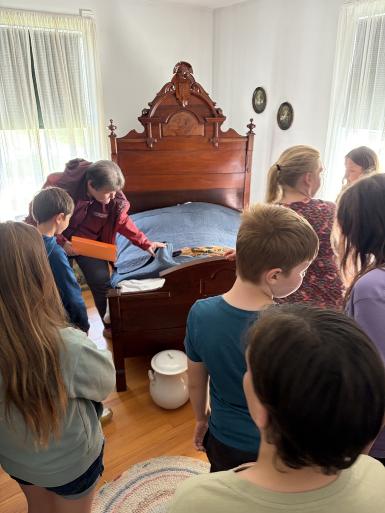 students visit the farmhouse at Stonefield