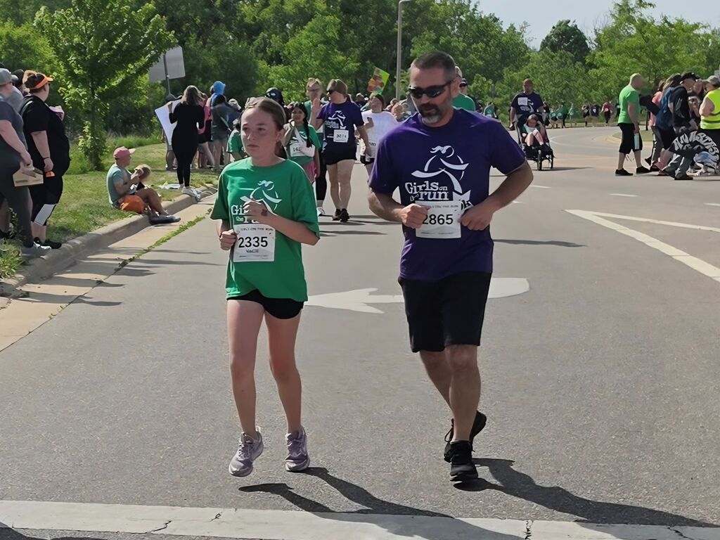 a fennimore runner and her dad run the race